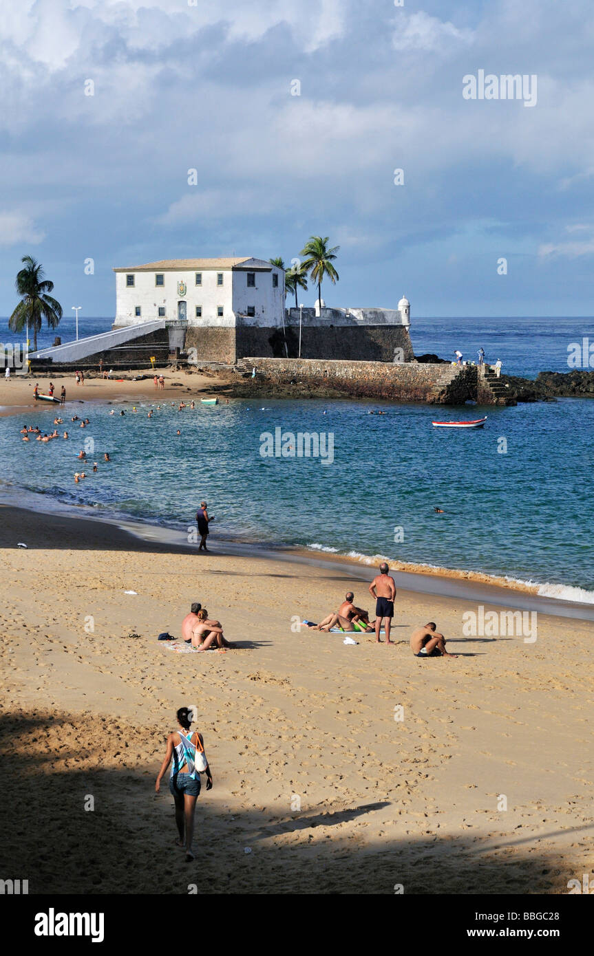 Strand Porto da Barra und Festung Forte Santa Maria, Barra, Salvador, Bahia, Brasilien, Südamerika Stockfoto