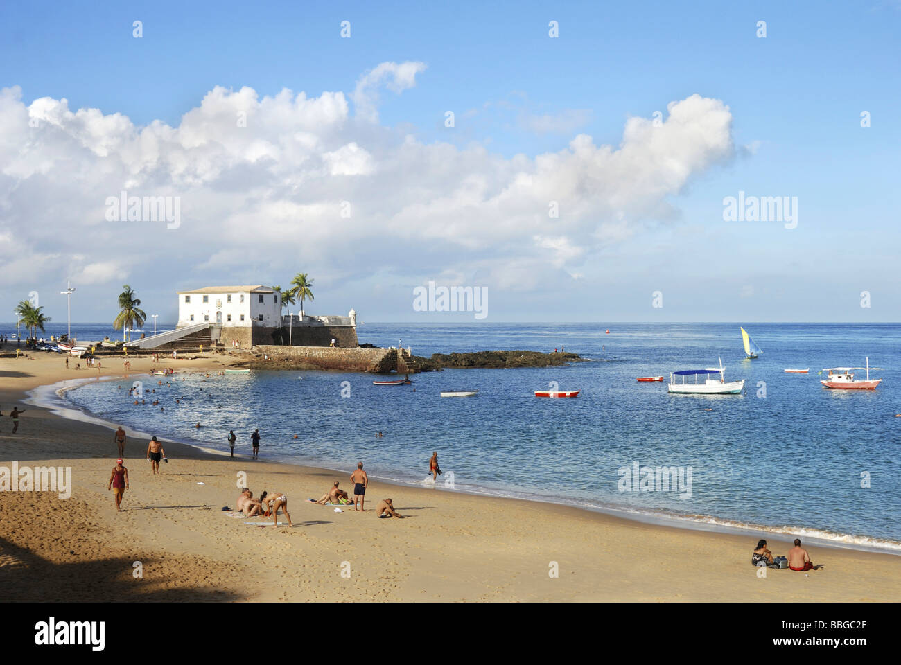 Strand von Porto da Barra und Forte Santa Maria Festung, Salvador, Bahia, Brasilien, Südamerika Stockfoto