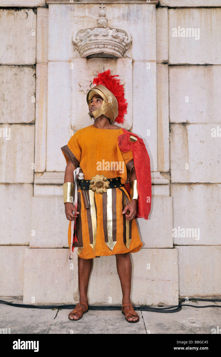 Römischer Soldat während einer Outdoor-Performance am Karfreitag, Salvador, Bahia, Brasilien, Südamerika Stockfoto