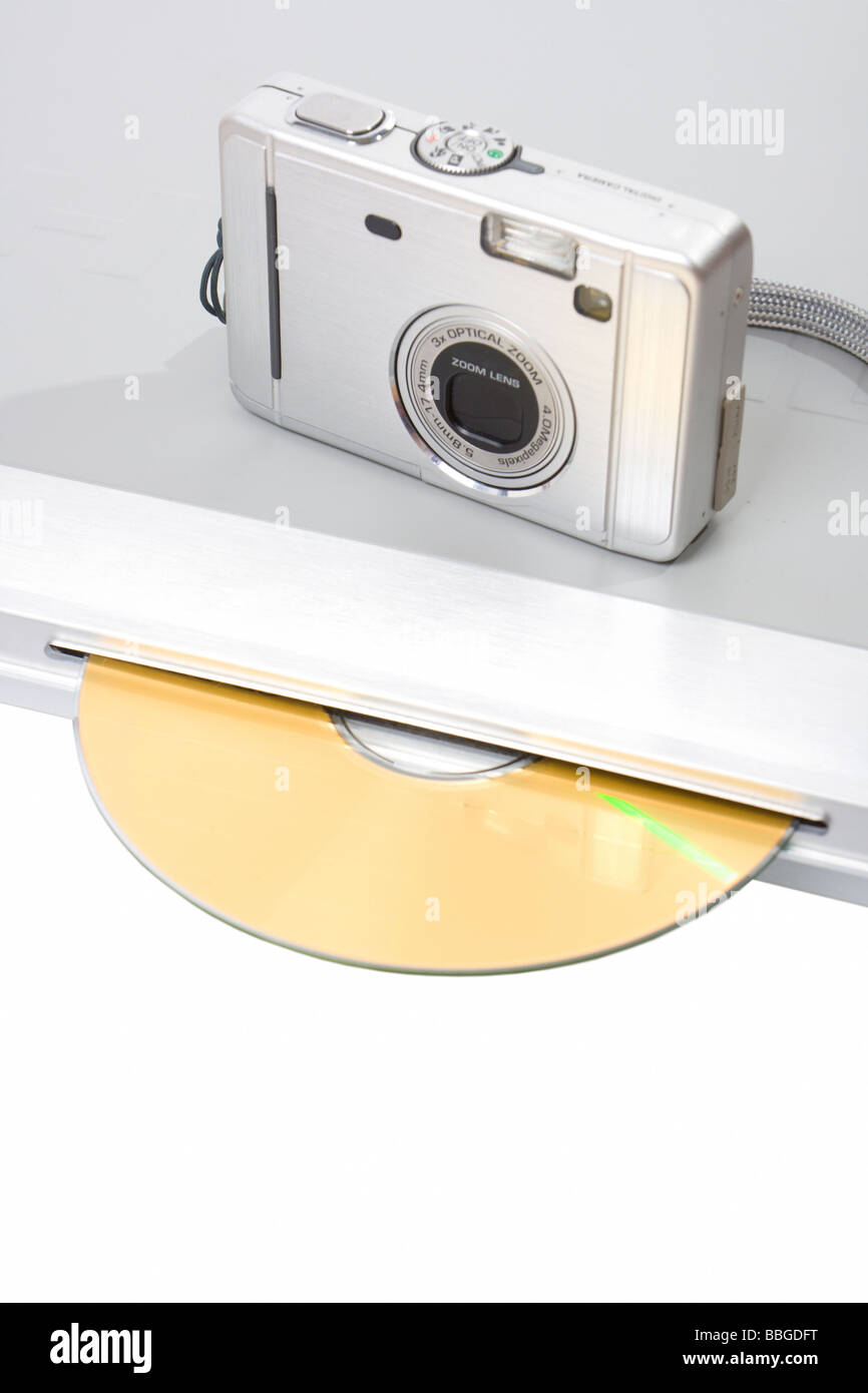 Kompakte digitale Kamera und DVD-Player mit Festplatte Stockfoto