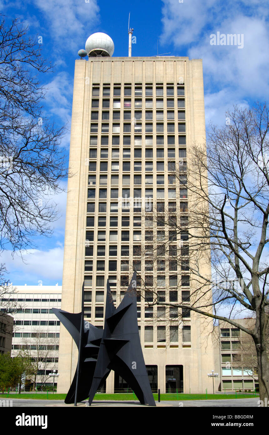 Das große Segel-Skulptur von Alexander Calder vor dem Grün, Gebäude, Gebäude 54, McDermott vor Gericht auf dem Campus der der Stockfoto