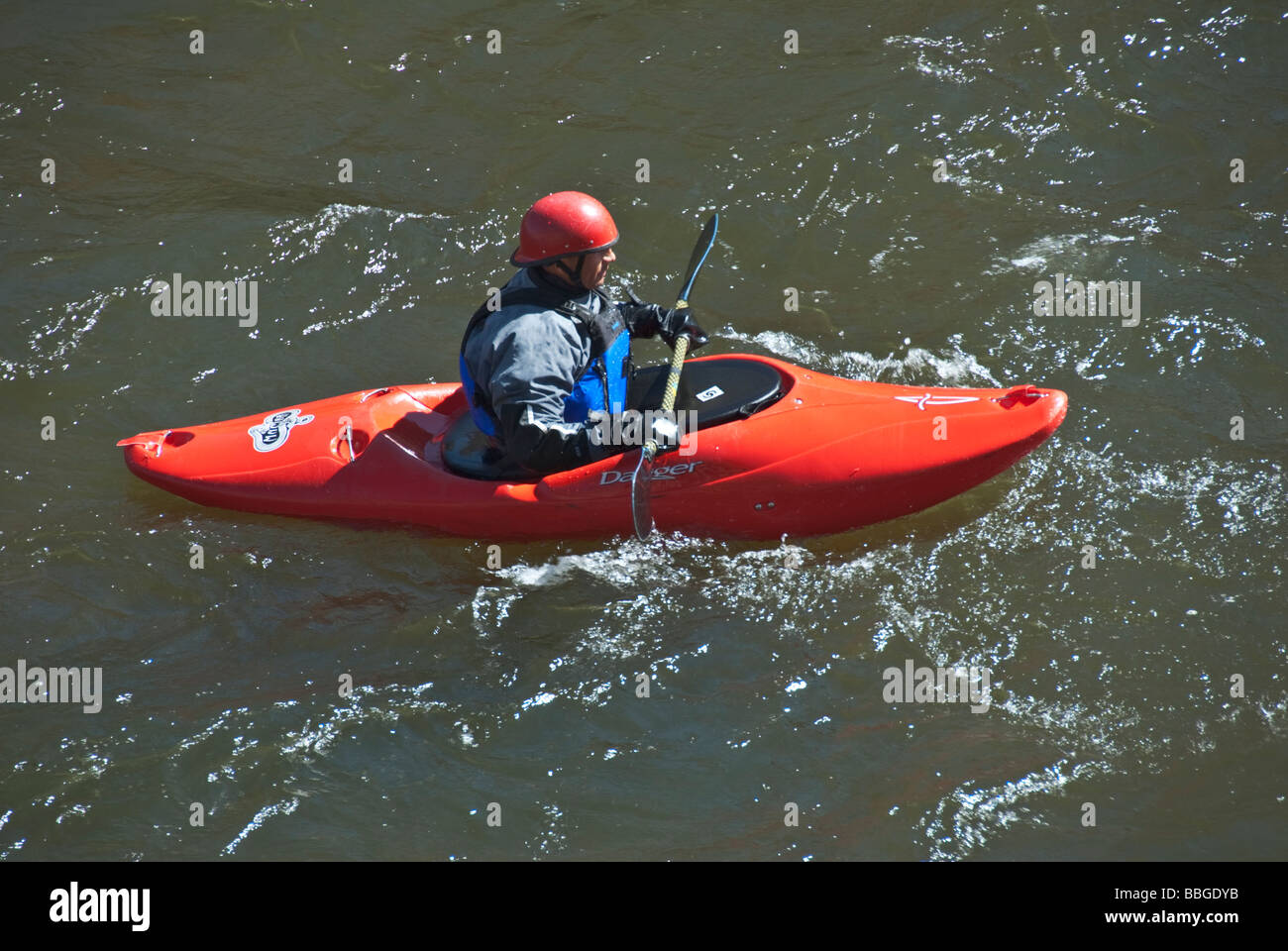 Kajakfahrer am Arkansas River in der Nähe von Buena Vista Colorado Stockfoto