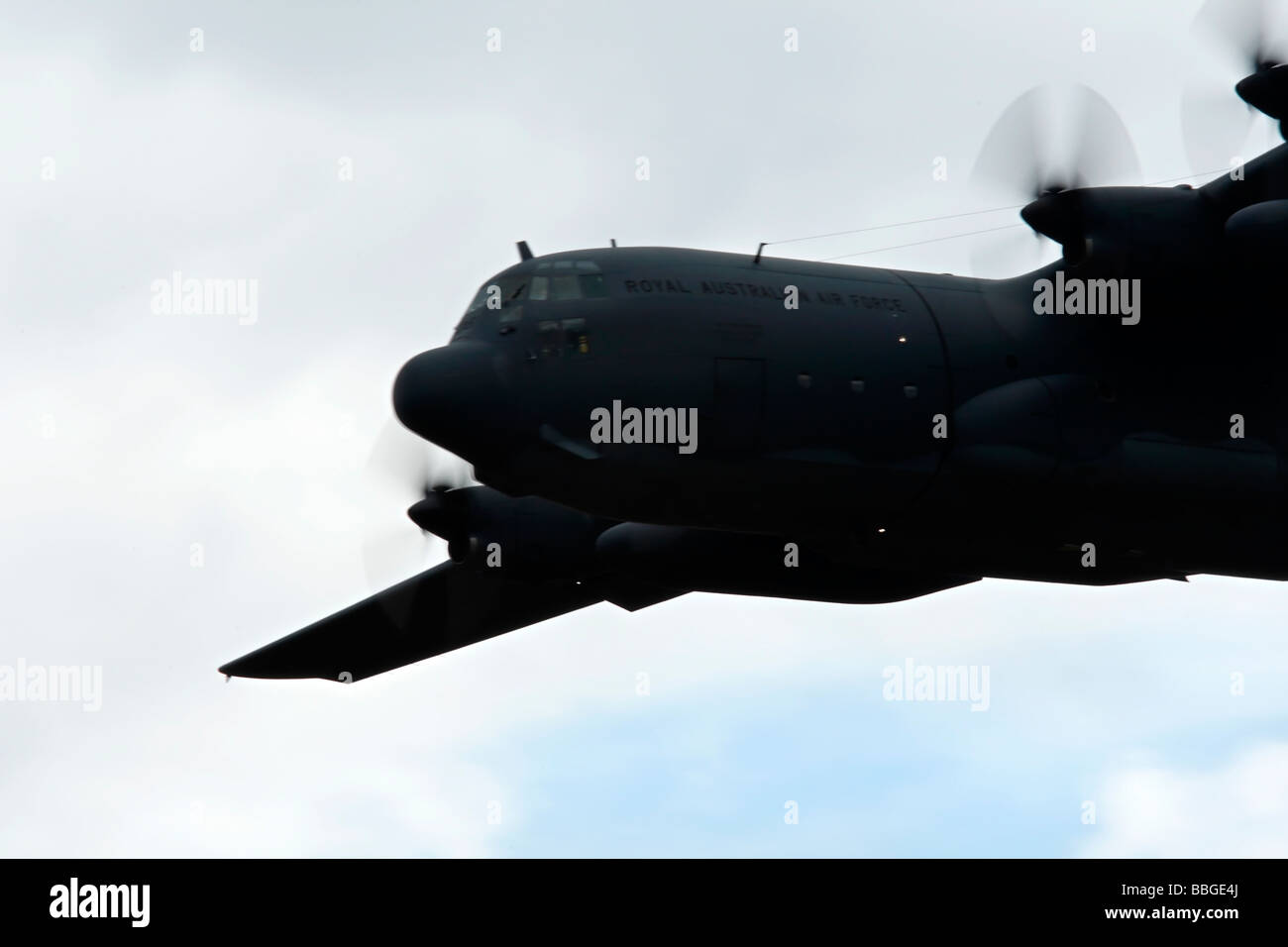 Lockheed C-130 Hercules-Flugzeuge im Flug Stockfoto