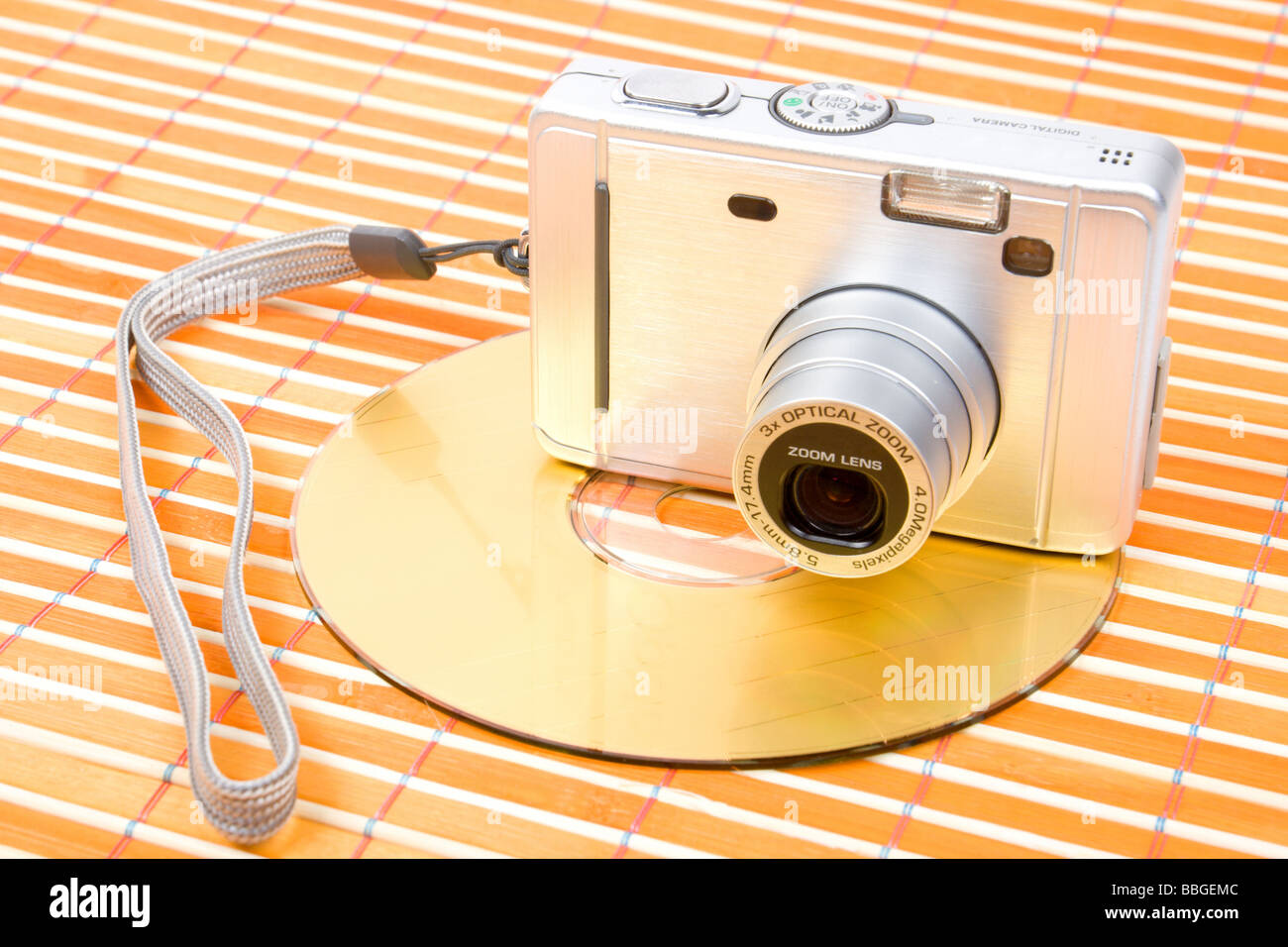Uns Geld und digitale Fotokamera mit DVD-Laufwerk Stockfoto