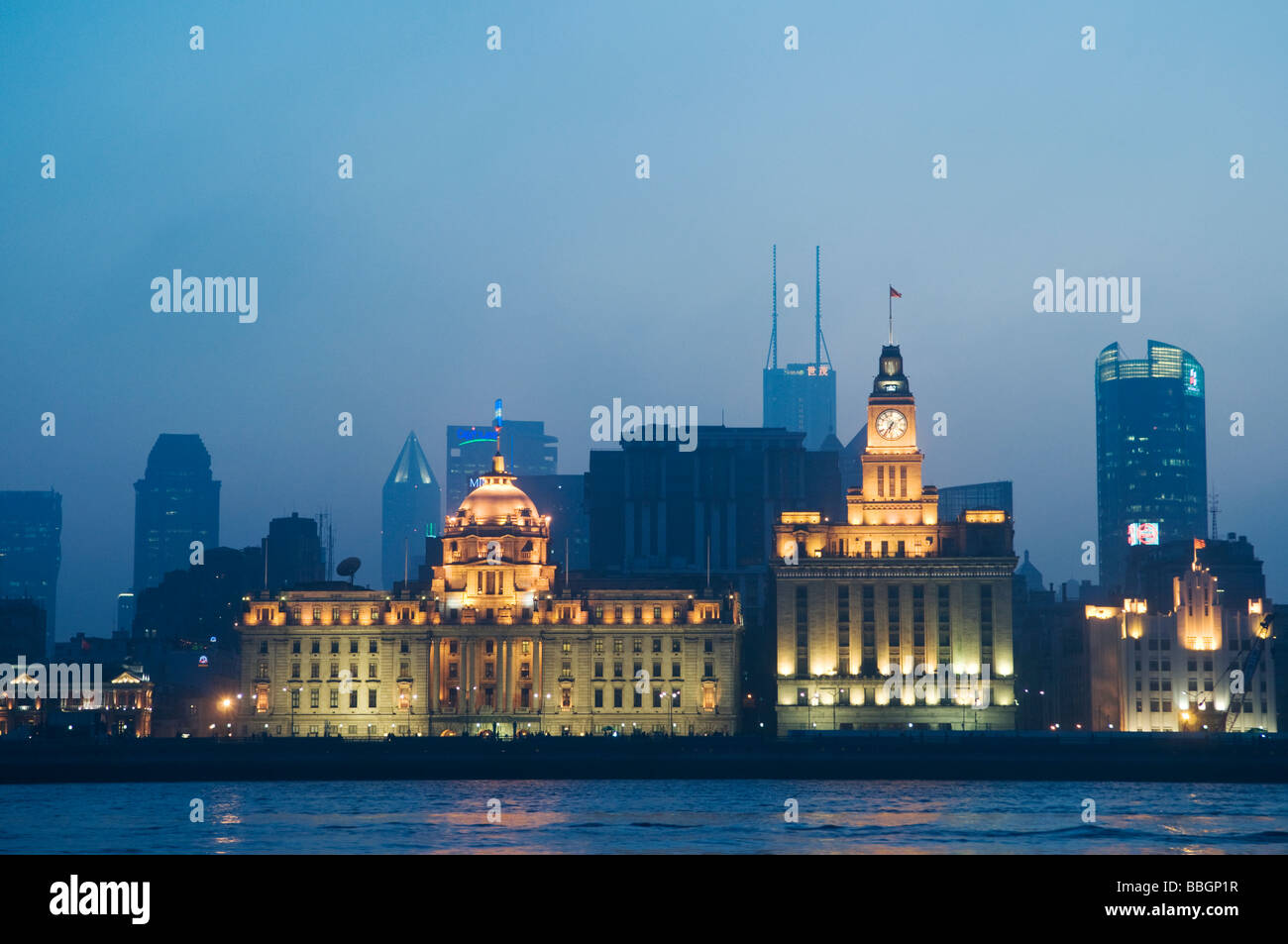 Koloniale Architektur auf den Bund in der Nacht Shanghai China 2009 Stockfoto Koloniale Architektur auf den Bund in der Nacht Shanghai China 2009 Stockfoto
