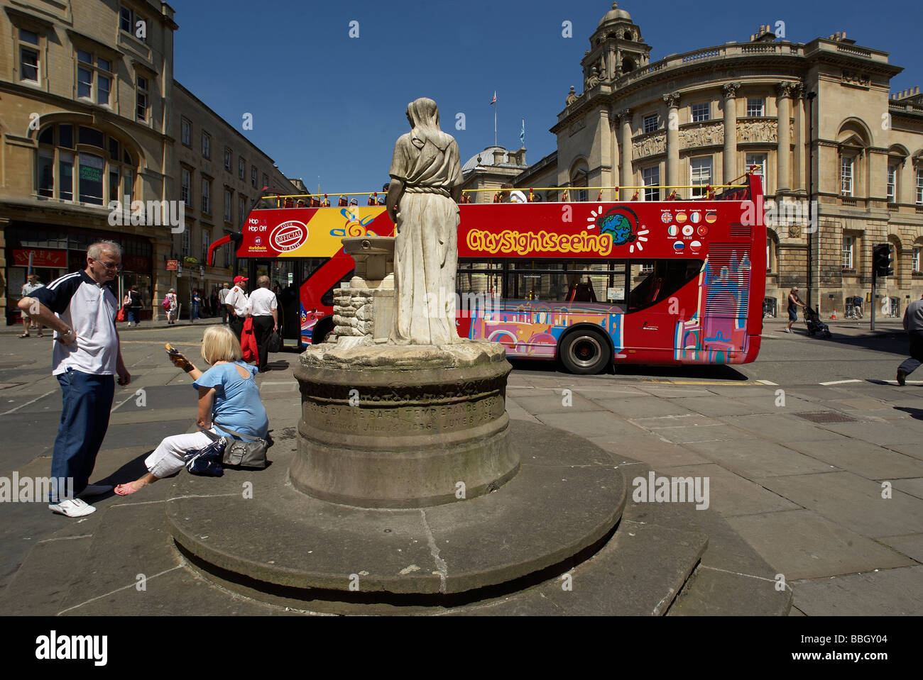 Ein Touristenbus open Top Sightseeing Tour in der historischen Stadt Bath in Somerset, England Stockfoto