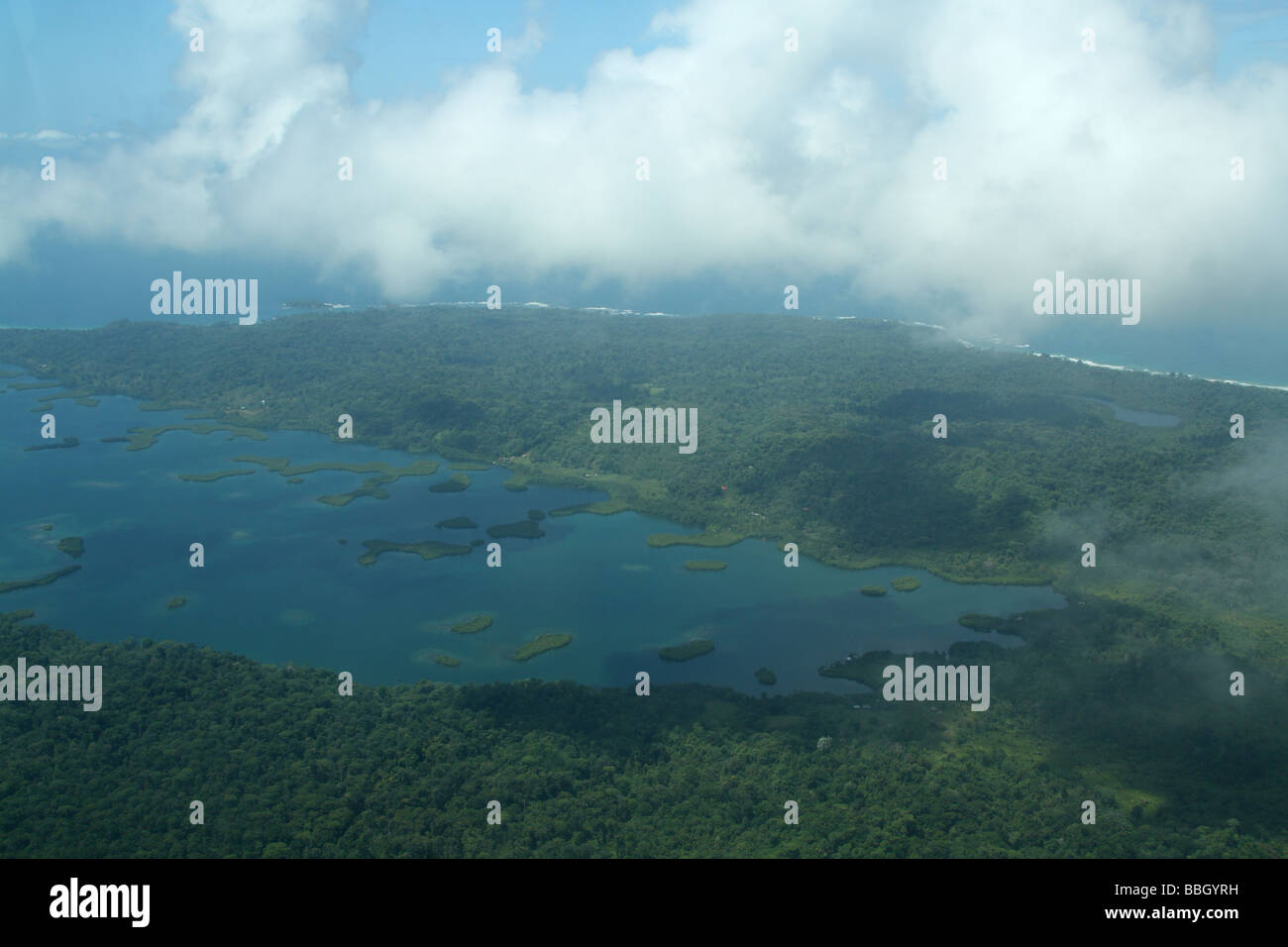 Bocas del Toro in Panama Mangrovensümpfe und Inseln aus der Luft Stockfoto