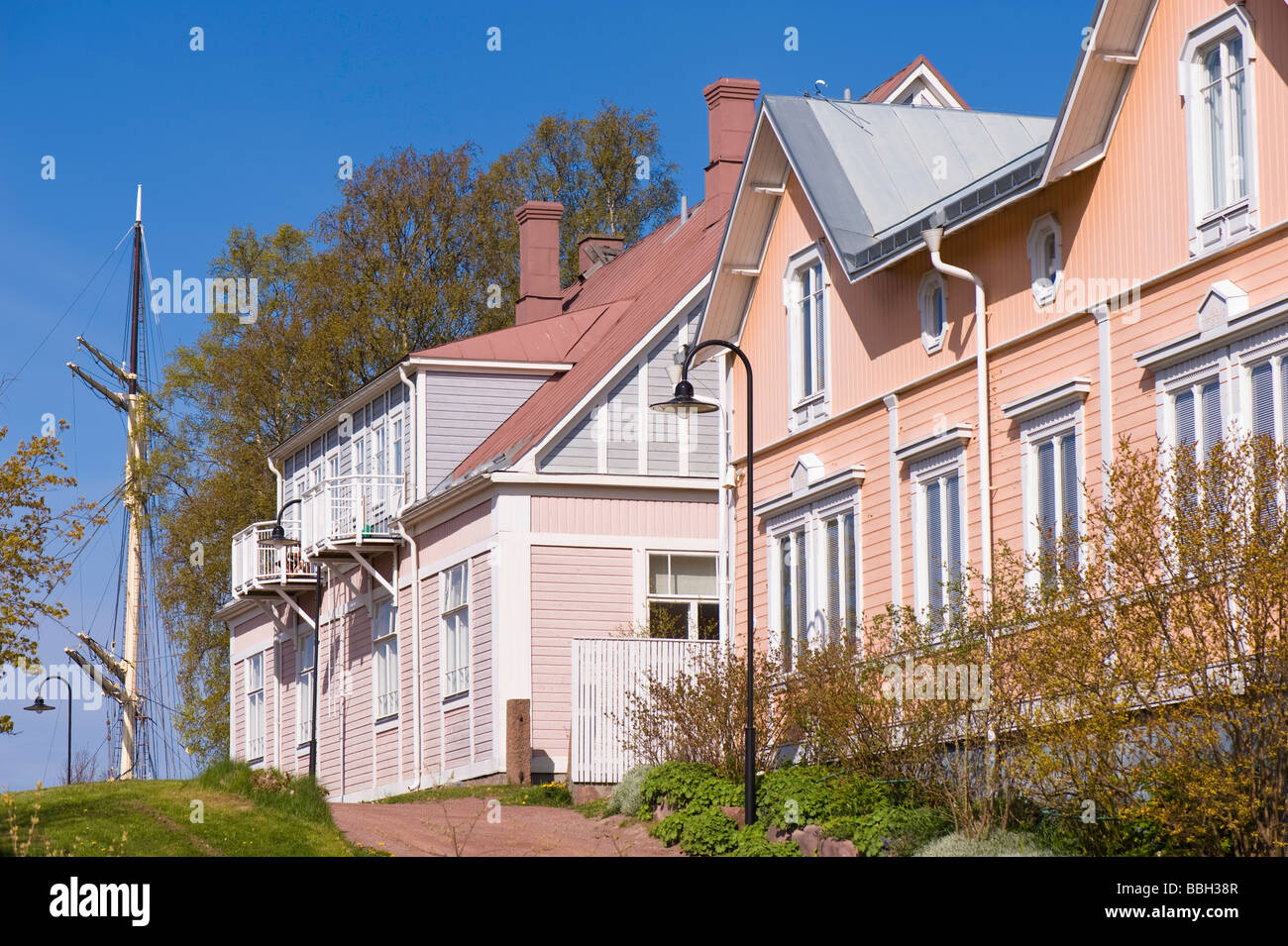 Street View und traditionellen Holzarchitektur Mariehamn Aland-Finnland Stockfoto