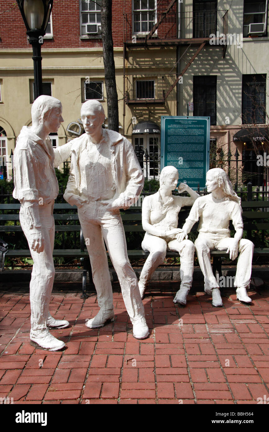 Vier weiße Skulpturen in Christopher Square Park, nahe Sheridan Square in New York City. Stockfoto