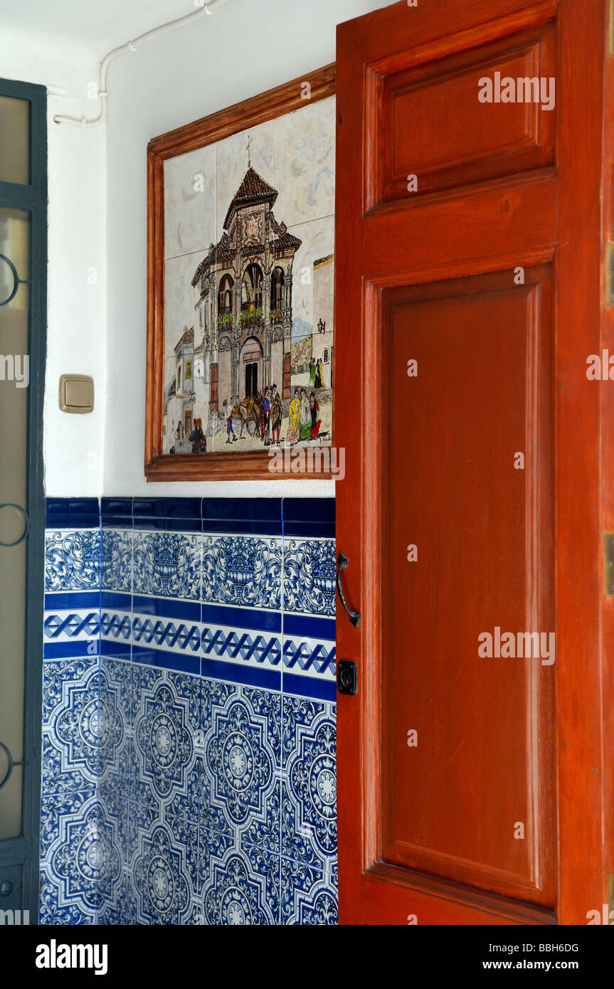 Spanische Tor und gefliesten Eingang zum Haus Antequera Andalucia Spanien Stockfoto