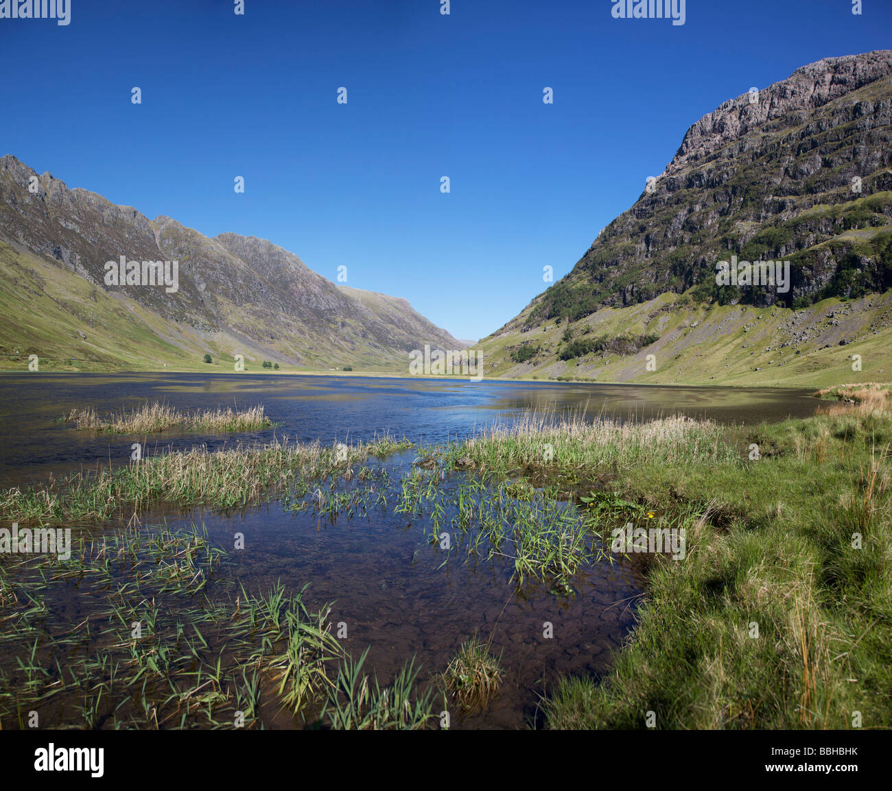 Loch Achtriochtan am Fuße des Pass Glencoe im Frühjahr Stockfoto