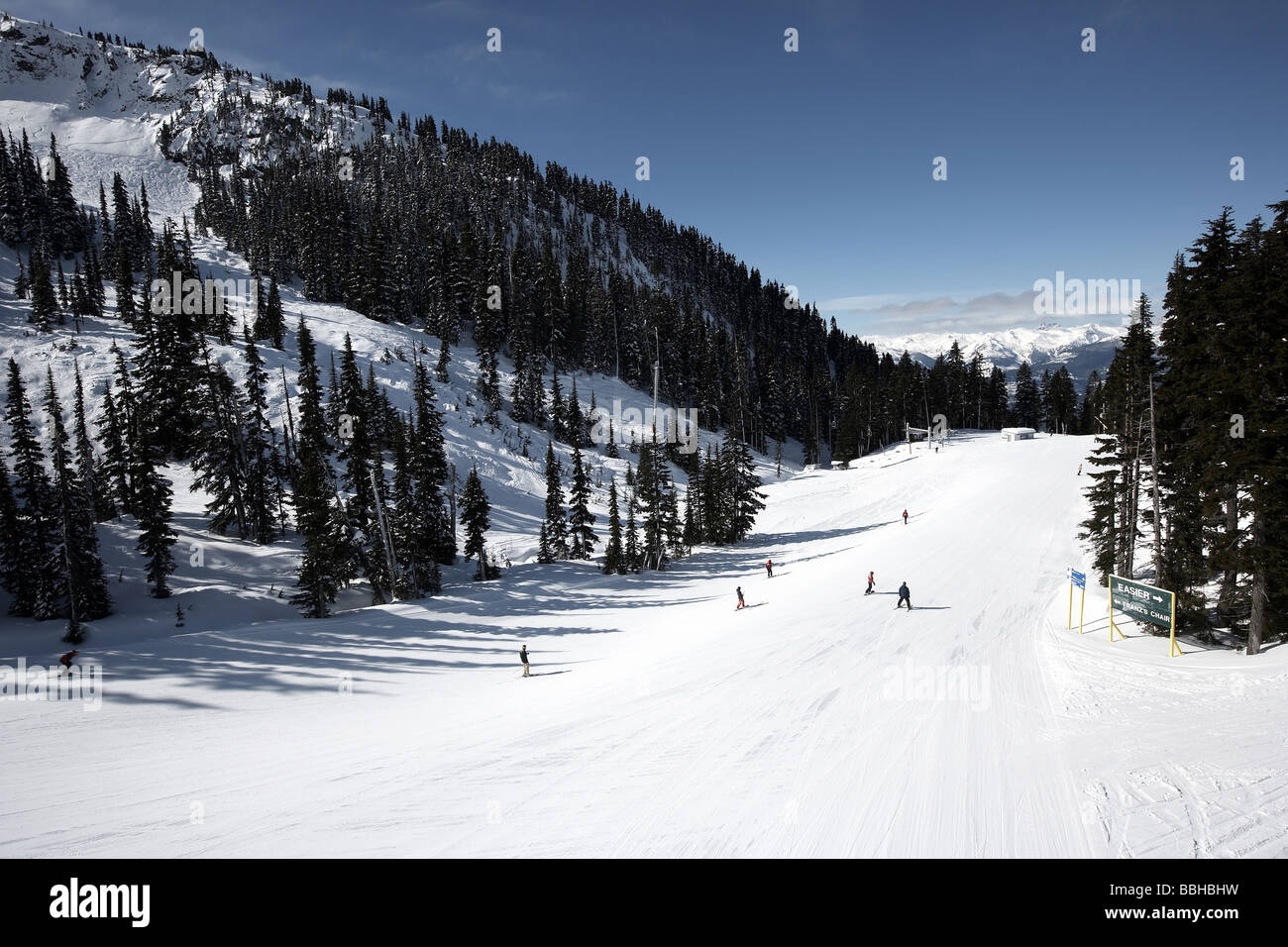 Die breiten und menschenleeren Pisten von Whistler Mountain in British Columbia Kanada Skifahren Stockfoto