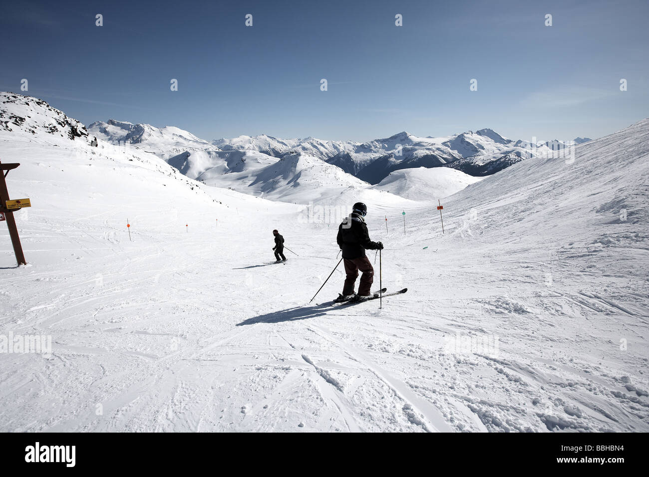 Skifahren der menschenleeren Pisten Whistler Mountain British Columbia die Lage für einen Teil des 2010 Vancouver olympischen Winterspiele Stockfoto