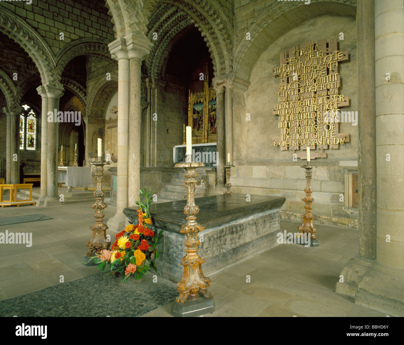 Grab des Venerable Bede, Galiläa Kapelle, Durham Kathedrale, Durham City, County Durham, England, Vereinigtes Königreich. Stockfoto