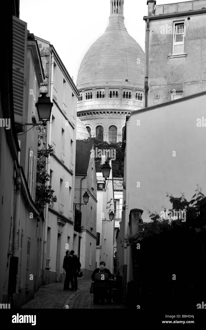 Kleine Gasse in Montmartre in Paris Frankreich Stockfoto