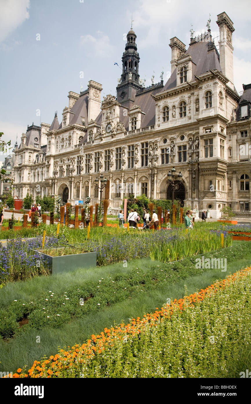 Eine bunte temporären Garten Anzeige vor dem Hotel de Ville in Paris Frankreich Stockfoto