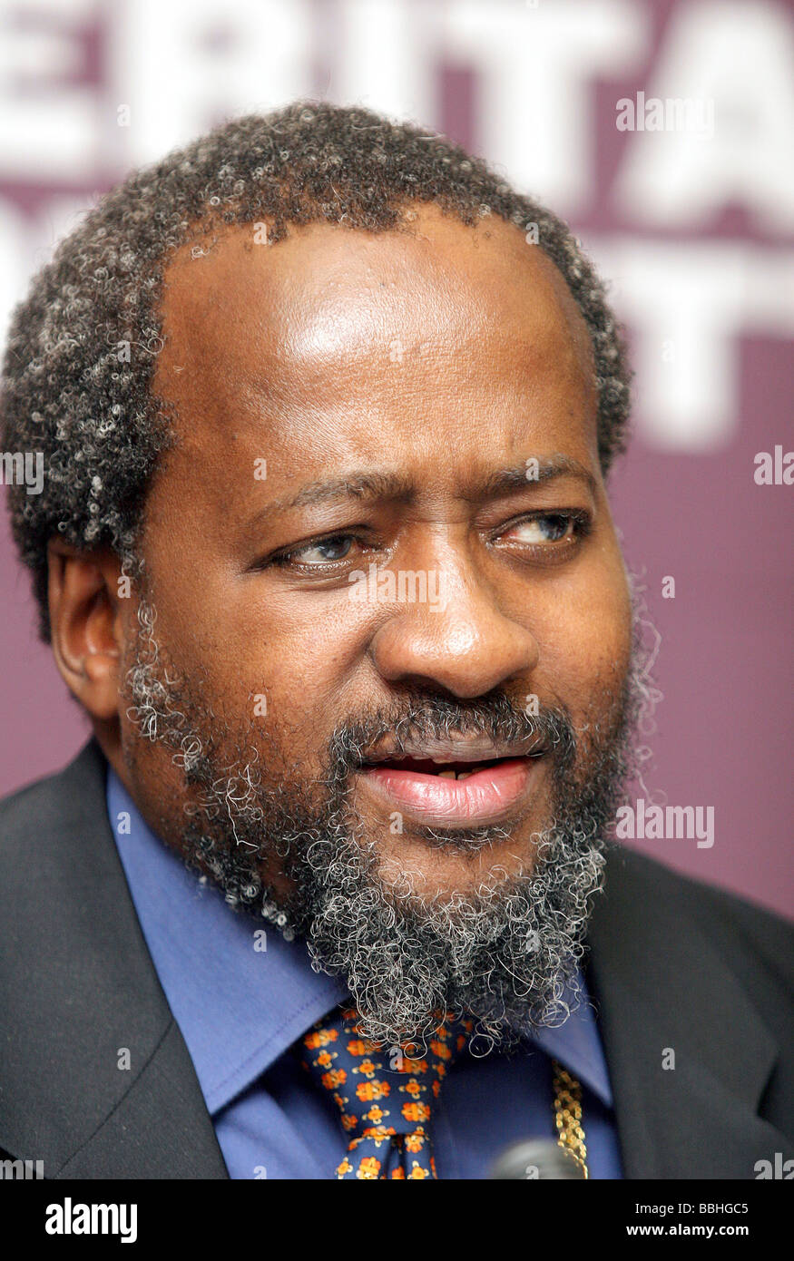 Südafrikanische Minister für Kunst und Kultur Dr. Pallo Jordan aufgenommen am 11. Juli 2005 Foto Www Rajeshjantilal com Stockfoto