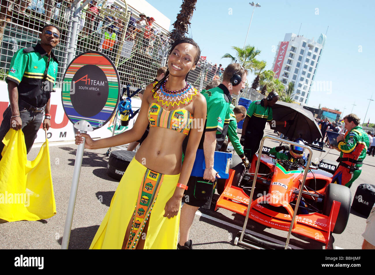 Eine Maskottchen steht bei der Oepning-Zeremonie im A-1-Grand-Prix-Rennen für den 2007 Südafrika GP am 25. Februar 2007 in Stockfoto