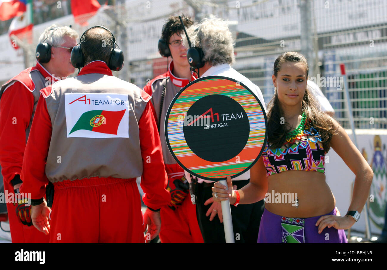 Eine Maskottchen steht bei der Oepning-Zeremonie im A-1-Grand-Prix-Rennen für den 2007 Südafrika GP am 25. Februar 2007 in Stockfoto
