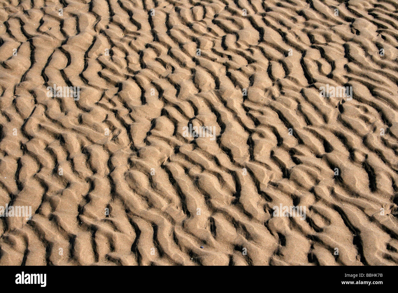 Sand, Wellen am Strand von New Brighton, Wallasey, Wirral, Merseyside, UK Stockfoto