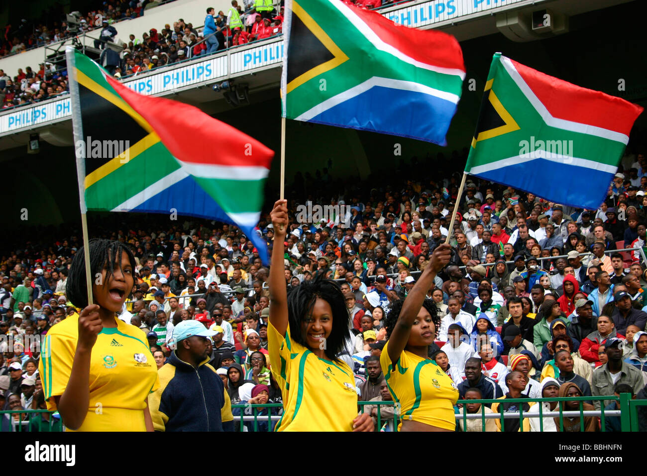 Bafana Bafana Cheerleader in vollen Schrei vor einem African Cup of Nations-Qualifikation gegen Sambia in Kapstadt Stockfoto