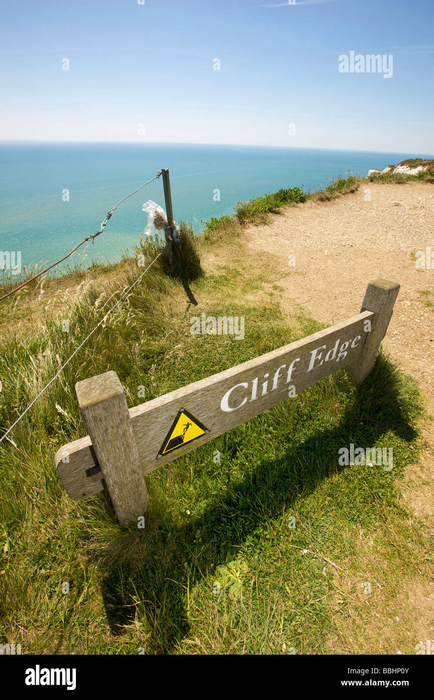 Warnzeichen auf den Klippen bei Beachy Head einen berüchtigten Selbstmord vor Ort im Vereinigten Königreich Stockfoto