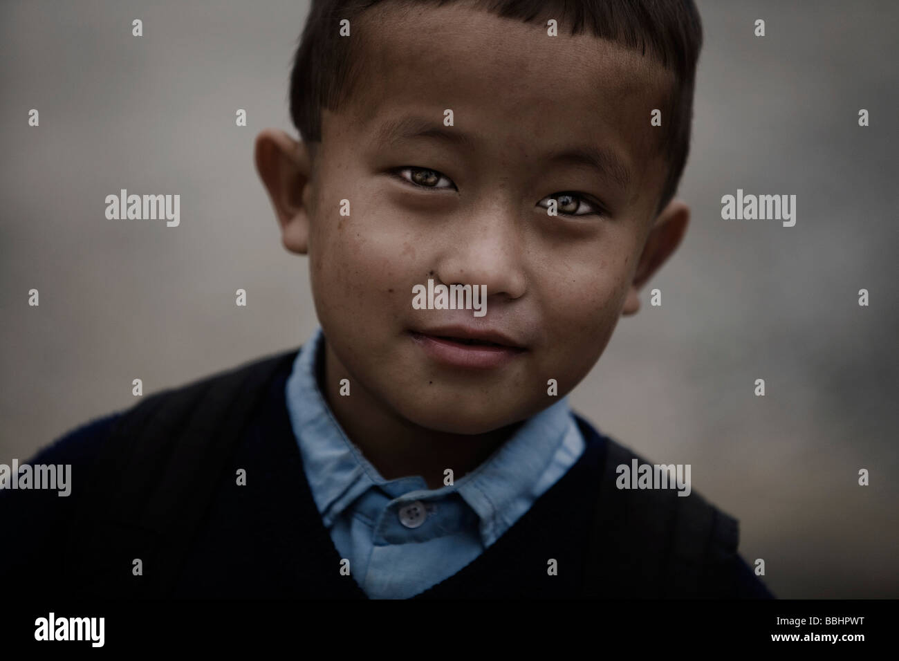 Pokhara, Nepal; Porträt eines verwaisten jungen Stockfoto