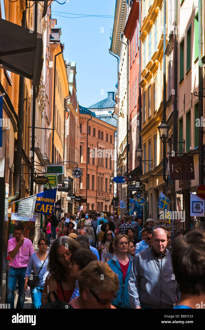 Die Streetlife Västerlånggatan der am meisten frequentierte Einkaufsstraße der Tourist in historischen Gamla Stan, die Altstadt von Stockholm, Schweden. Stockfoto