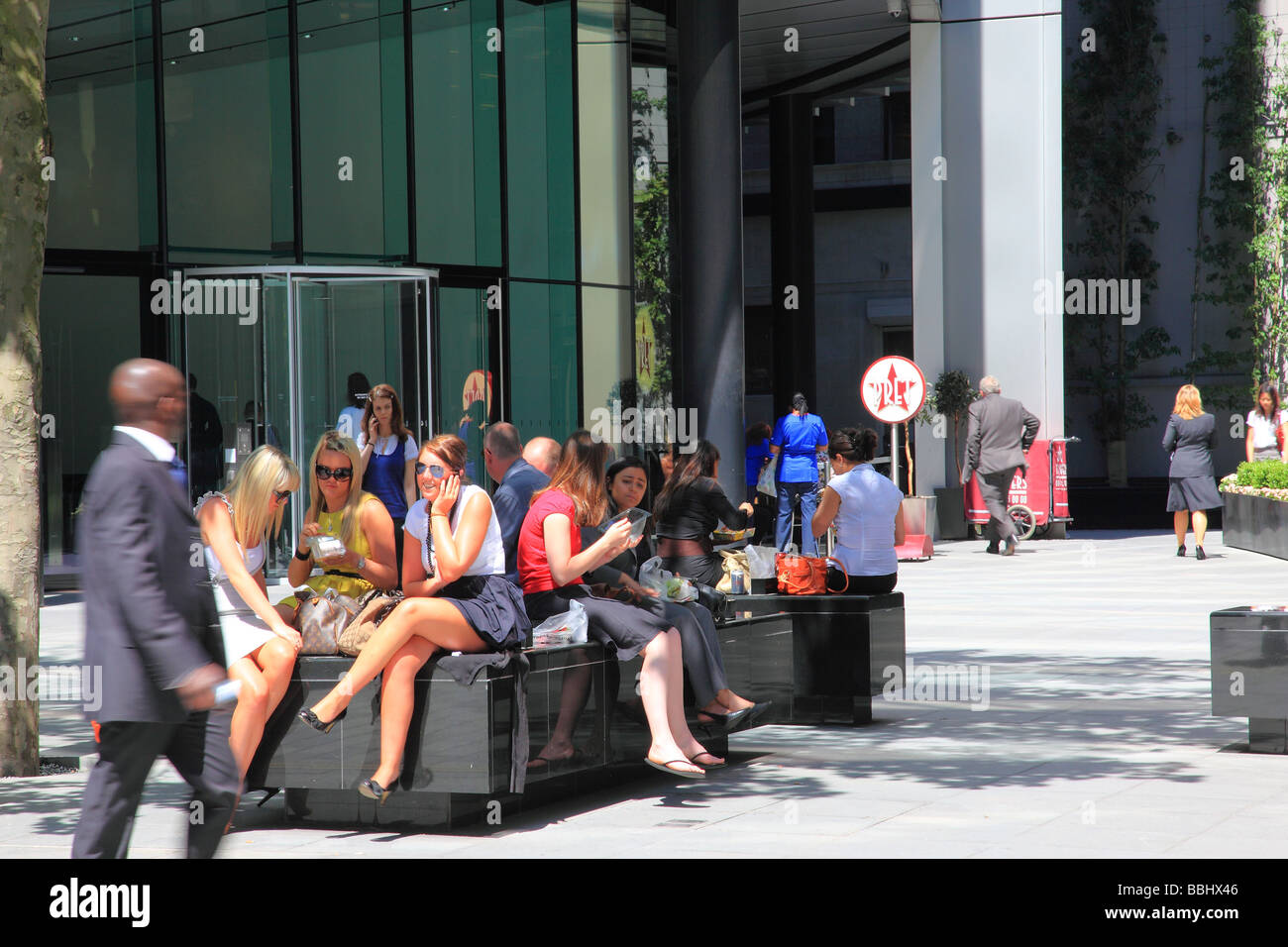 Stadtarbeiter außerhalb der City of London England Gebäude Willis Stockfoto