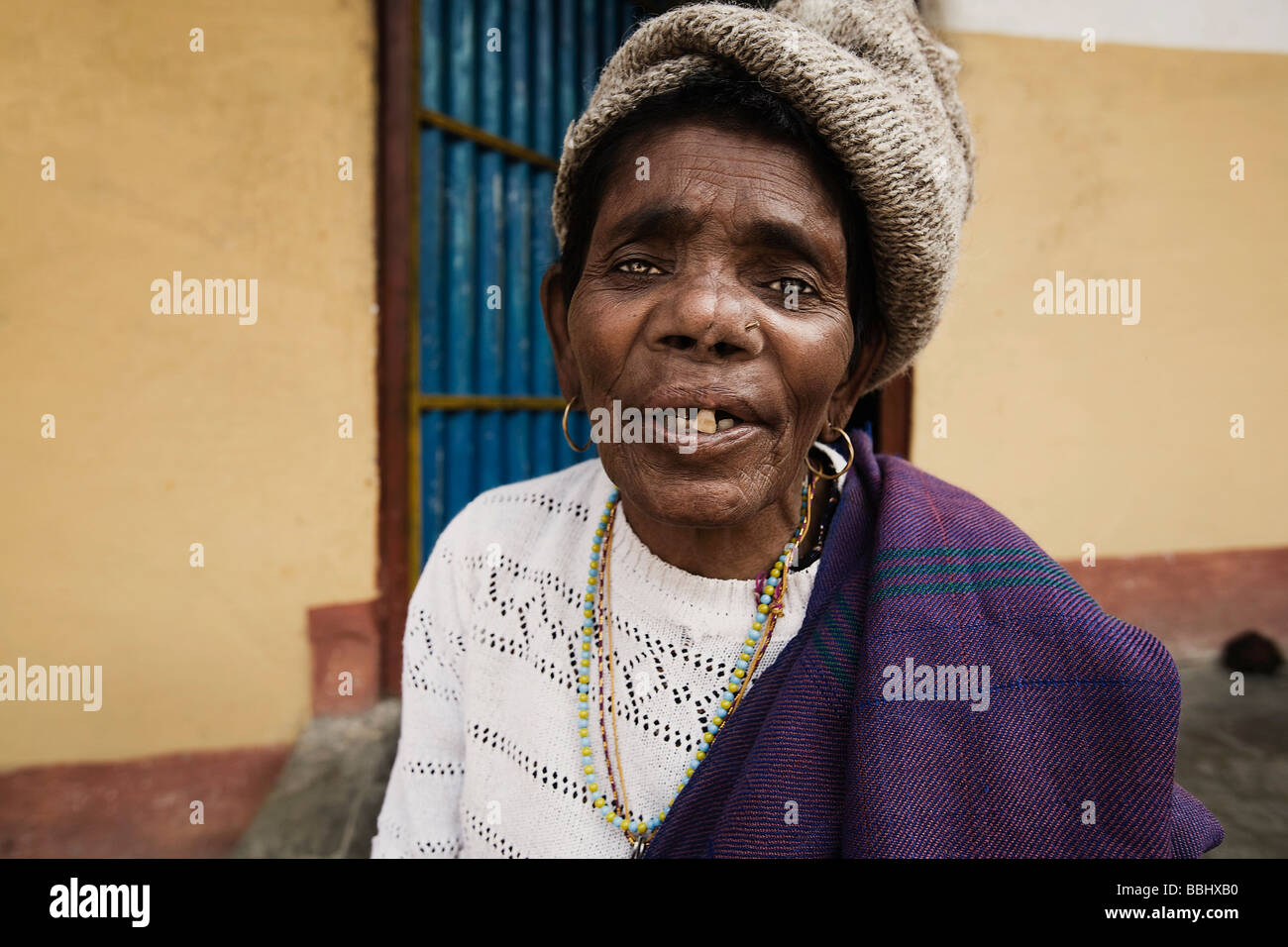 Pokhara, Nepal; Senior in einem gealterten Tierheim Stockfoto