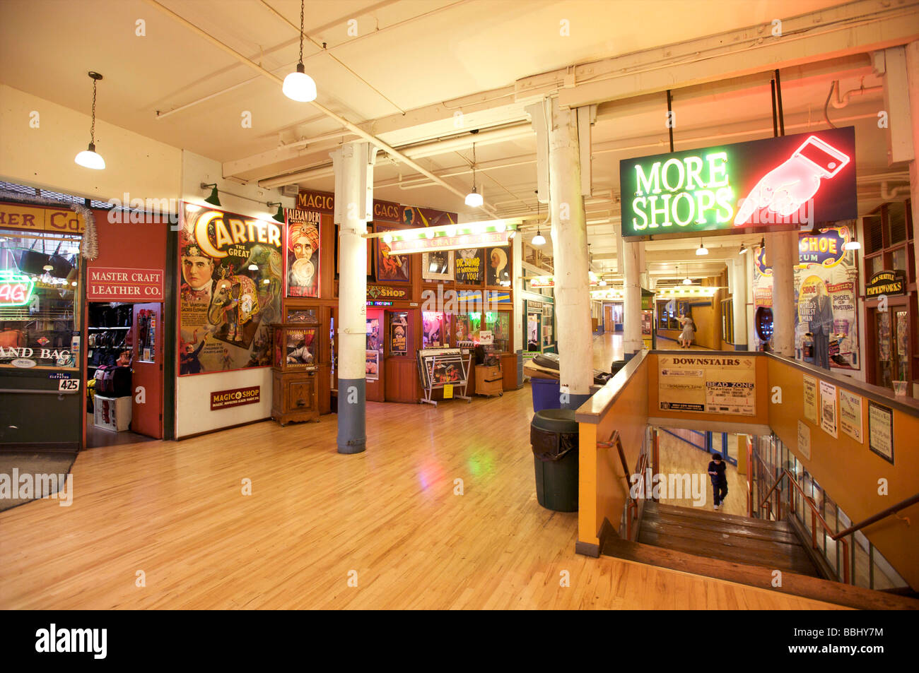 Untere Ebene Geschäfte in der Pike Place Market in Seattle WA, USA Stockfoto