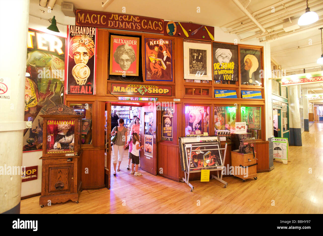 Untere Ebene Geschäfte in der Pike Place Market in Seattle WA, USA Stockfoto