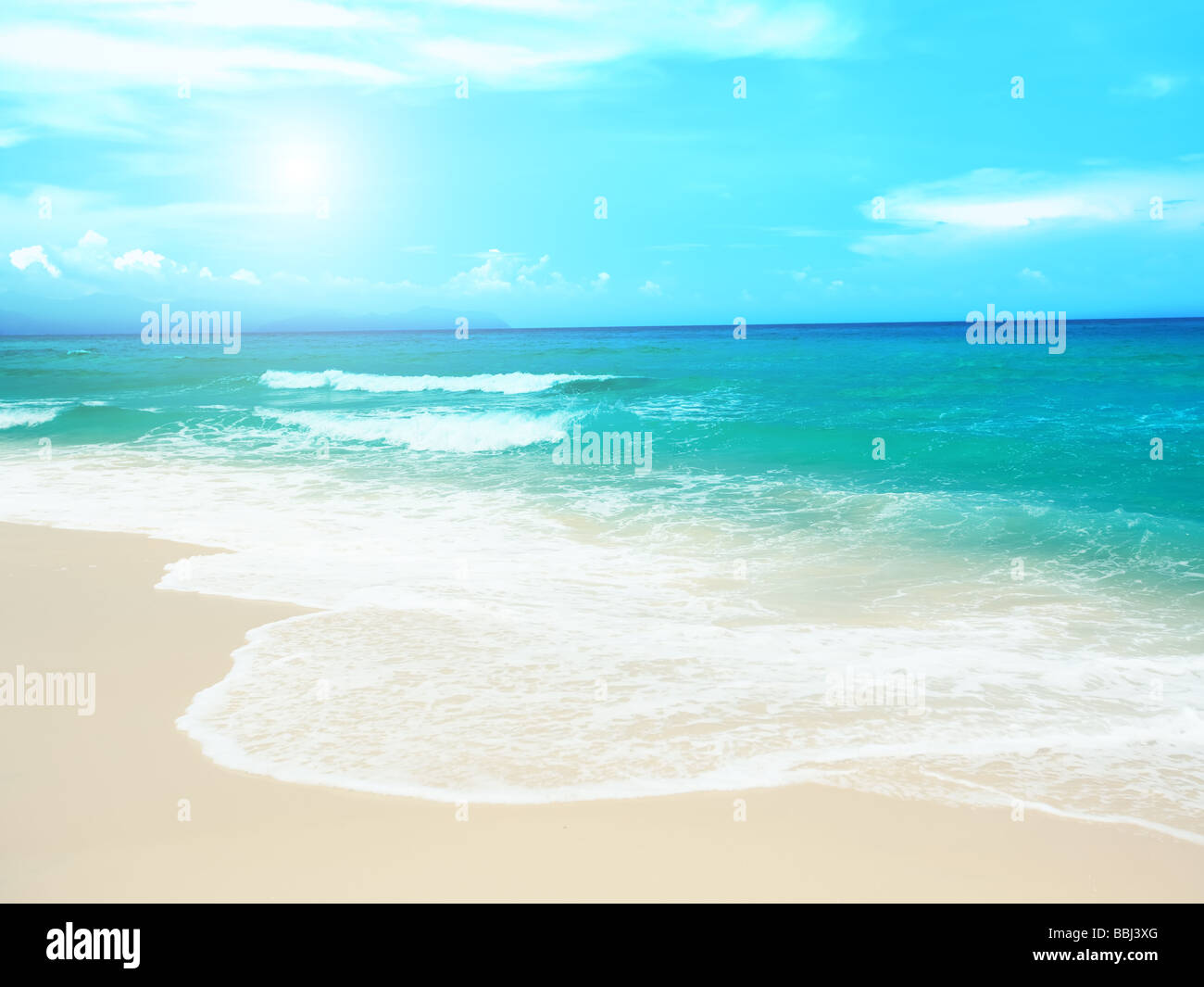 Wunderschönen tropischen Sandstrand in sonnigen Tag Stockfoto