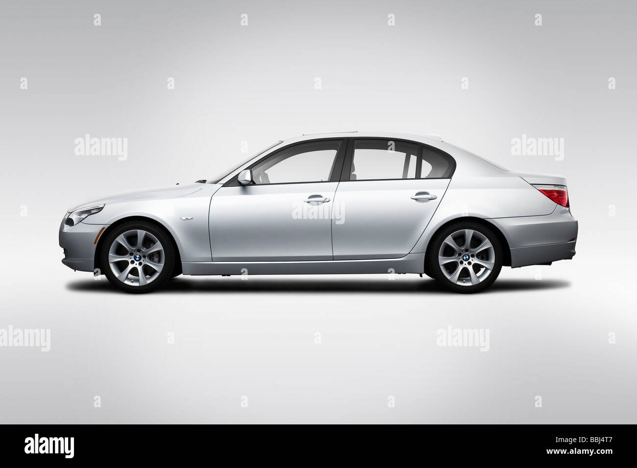 2009 BMW 5er 535i in Silber - Treiber Seitenprofil Stockfoto