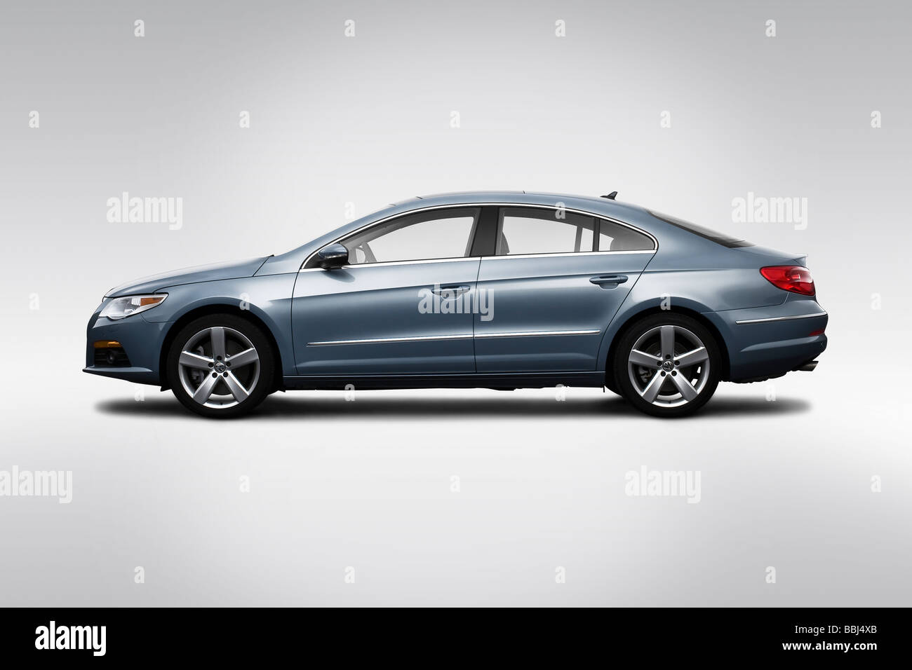 2009 Volkswagen CC VR6 in grau - Treiber Seitenprofil Stockfoto