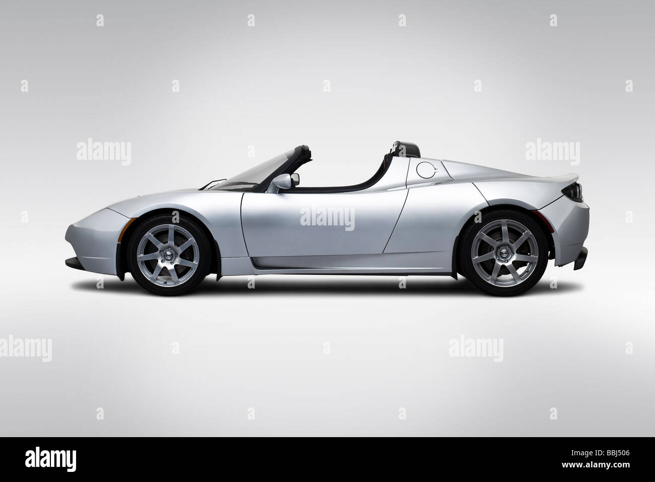 2009 Tesla Roadster in Silber - Treiber Seitenprofil Stockfoto