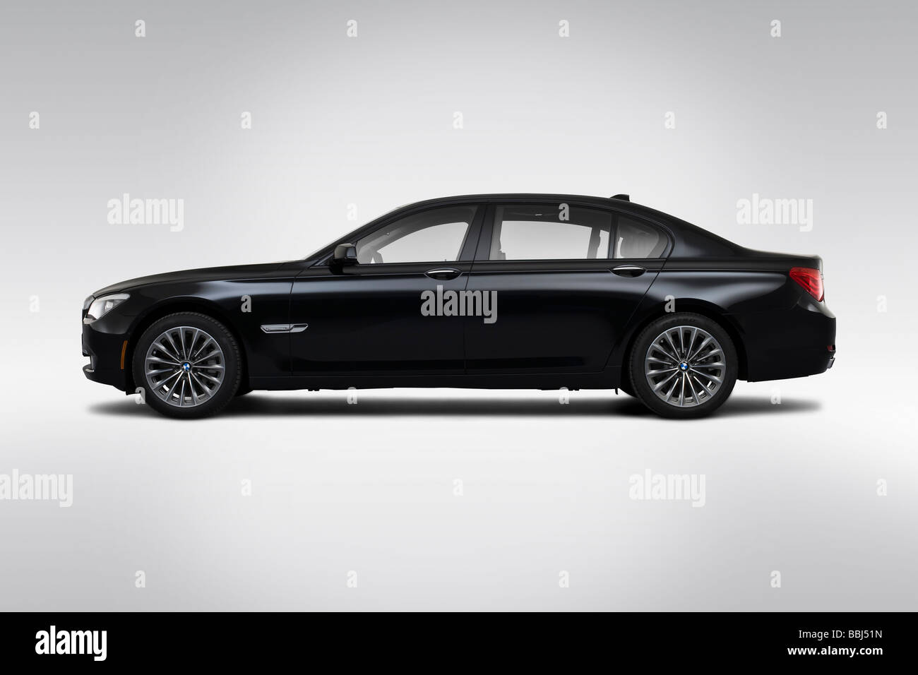 2009 BMW 7er 750Li in schwarz - Treiber Seitenprofil Stockfoto