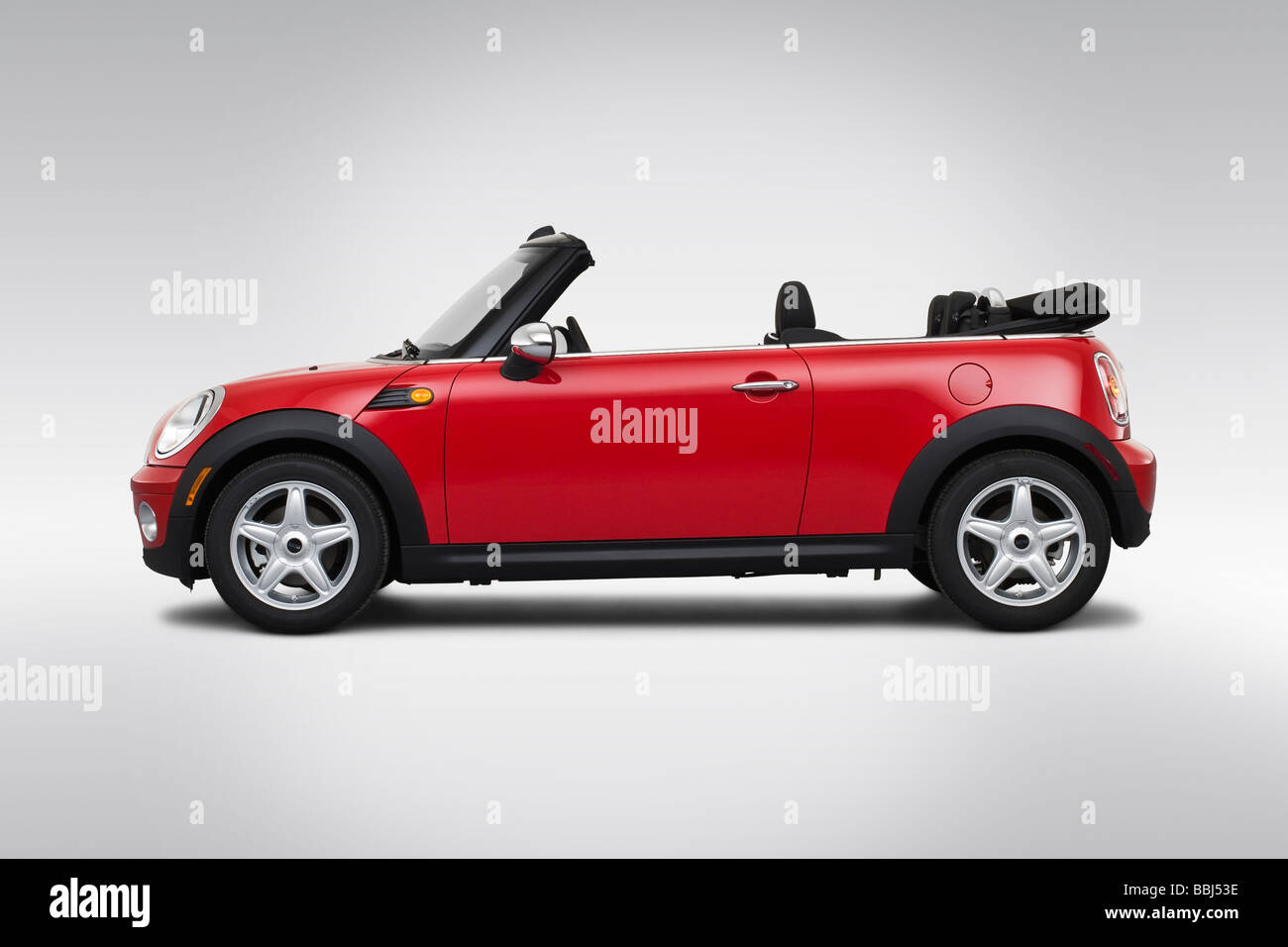 2009 Mini Cooper in rot - Treiber Seitenprofil Stockfoto