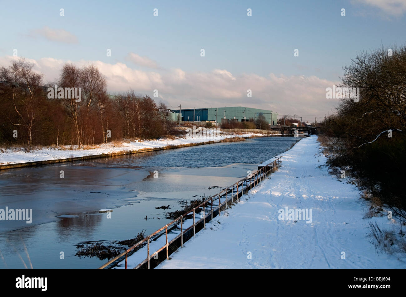 Wolverhampton Birmingham Kanal mit starkem Schneefall Stockfoto