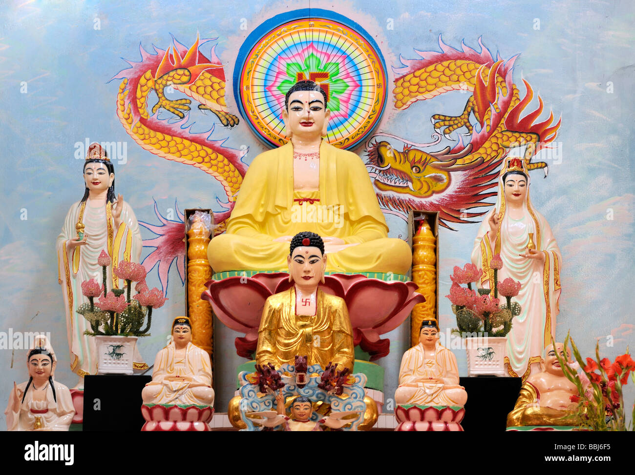 Buddha-Statuen an einem Altar in Duong Dong, Phu Quoc, Vietnam, Asien Stockfoto