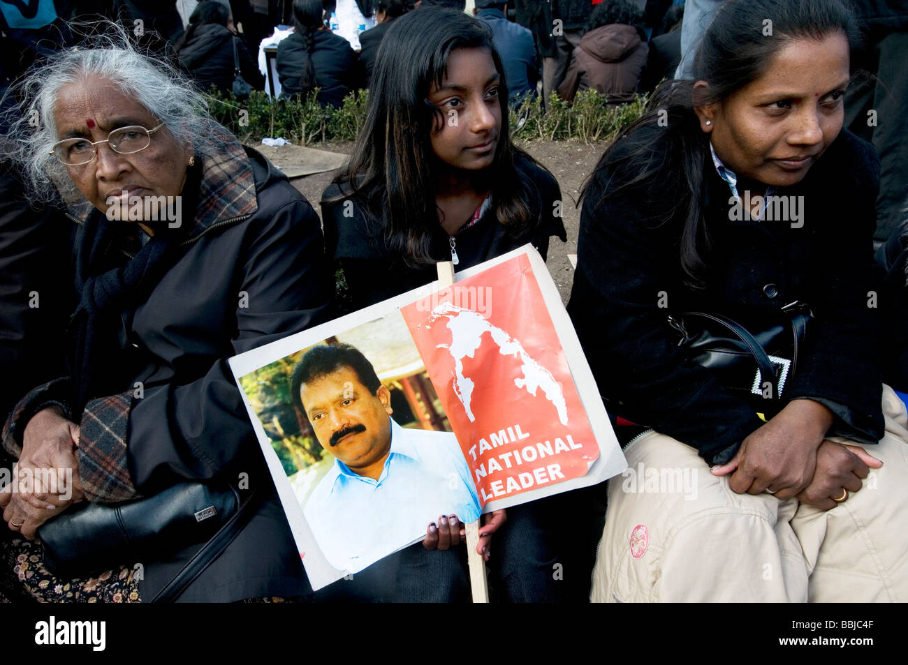 Tamilen demonstrieren am Tag der Sri-lankischen Regierung verkündet es hatte besiegt die Tamil Tigers und ihr Anführer getötet Stockfoto