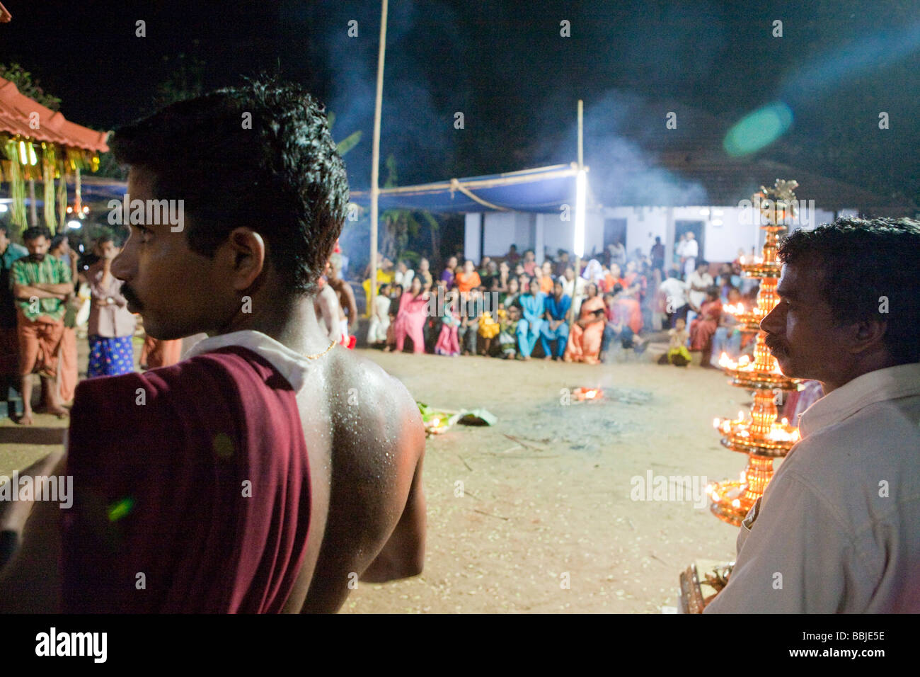 Trommler auf ein Theyyam Feier Kannur Kerala Indien Stockfoto