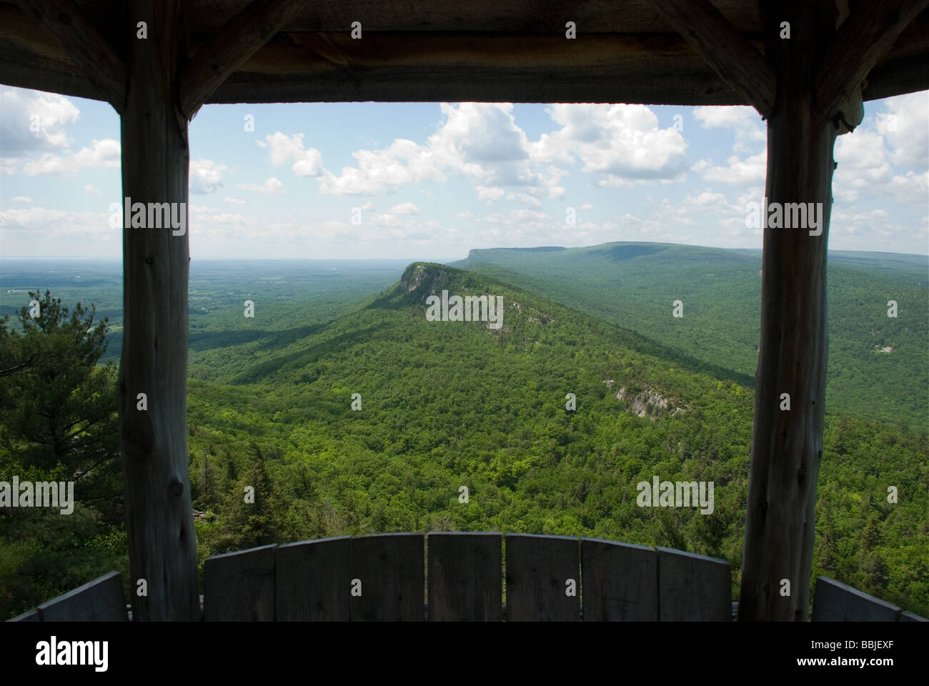 Blick nach Westen von einer Aussichtsplattform auf Eagle Cliff Road Mohonk New York Stockfoto