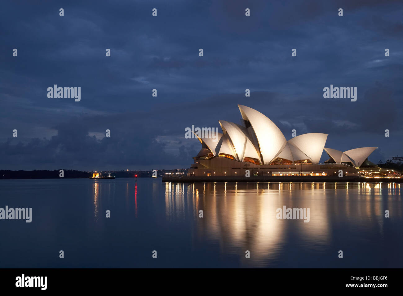 Sydney Opera House auf einem bewölkten Dawn Sydney New South Wales Australien Stockfoto