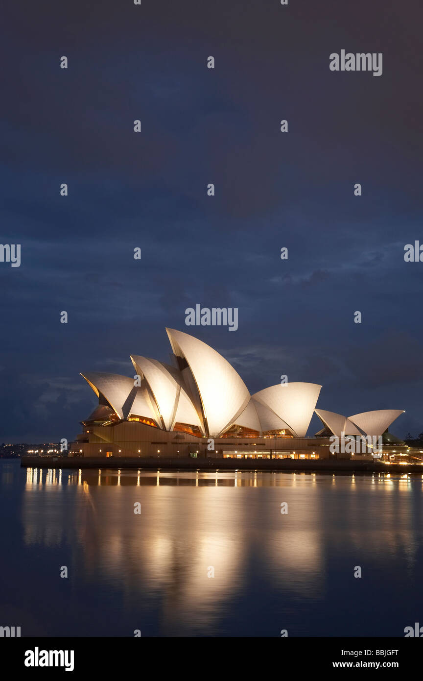 Sydney Opera House auf einem bewölkten Dawn Sydney New South Wales Australien Stockfoto