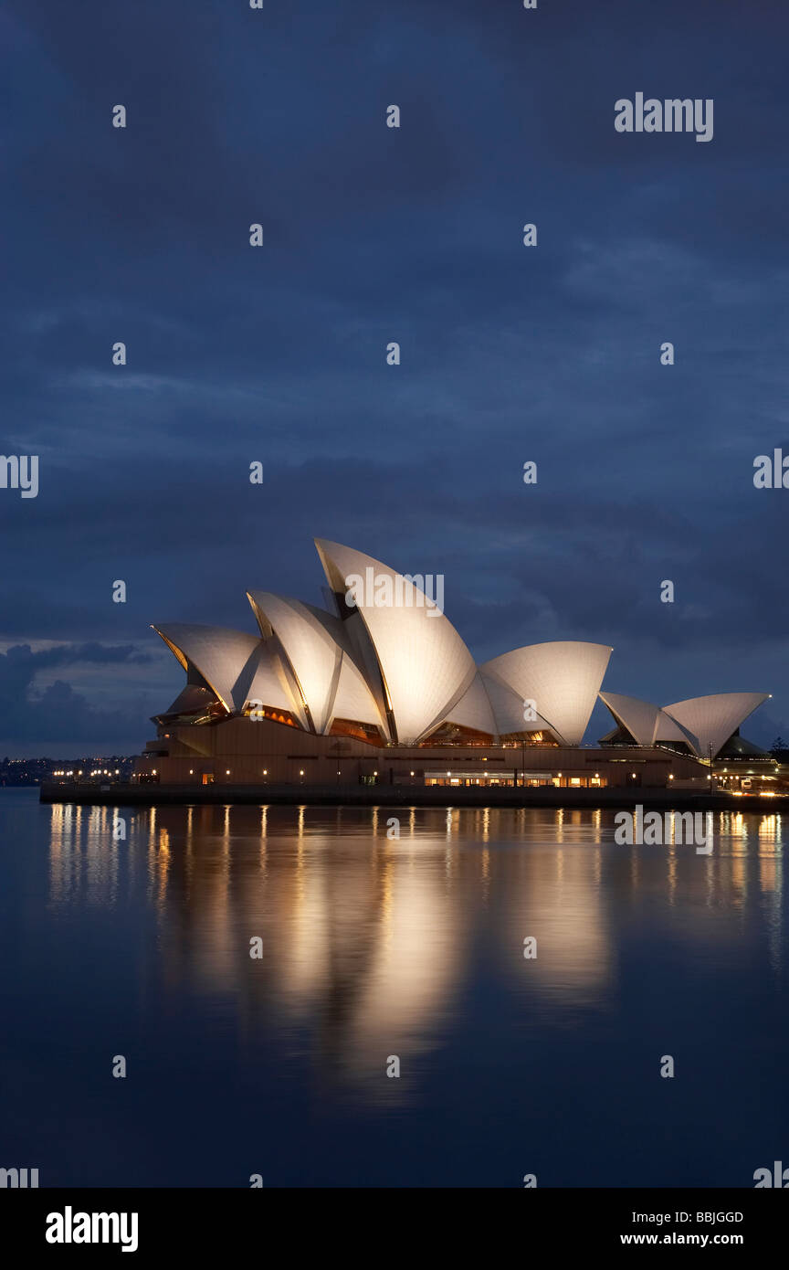 Sydney Opera House auf einem bewölkten Dawn Sydney New South Wales Australien Stockfoto