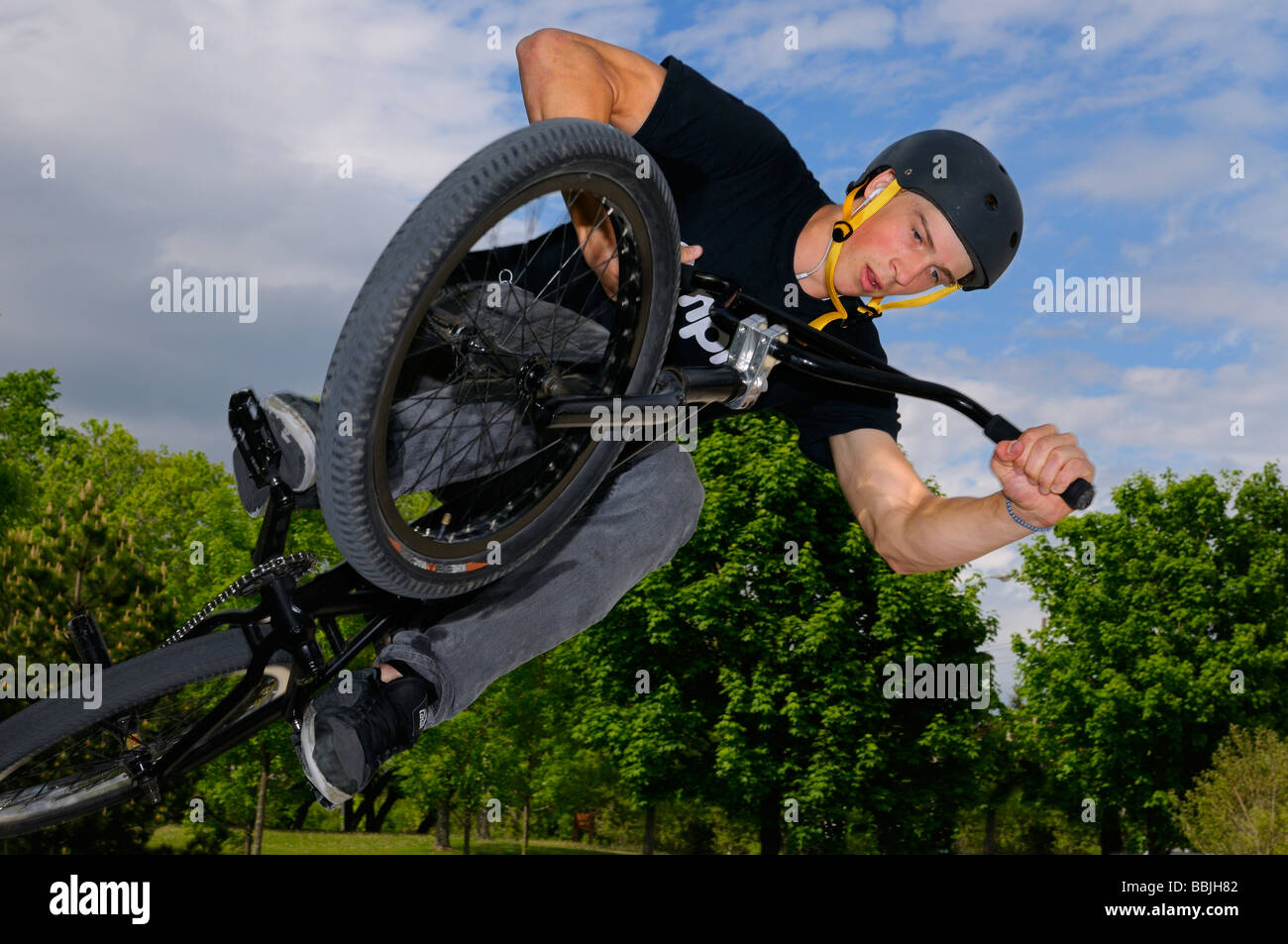 Airborne bmx bike Reiter in einer Luft, die Tischplatte in der Freien Stadt skatepark Toronto Stockfoto