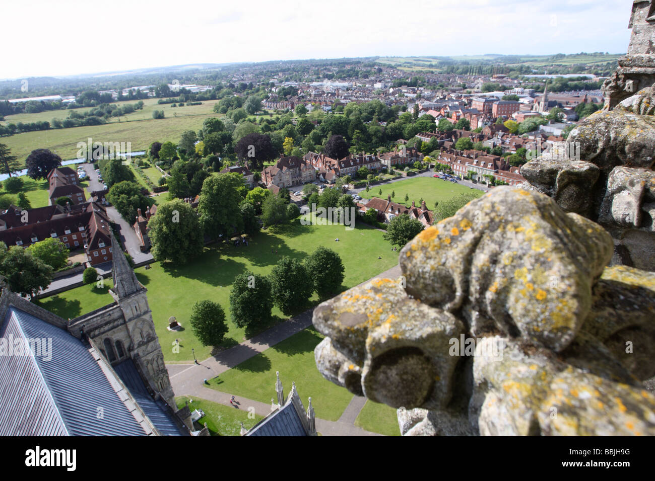 Ansicht von Salisbury aus der Turm der Kathedrale von Salisbury, Wiltshire, England Stockfoto