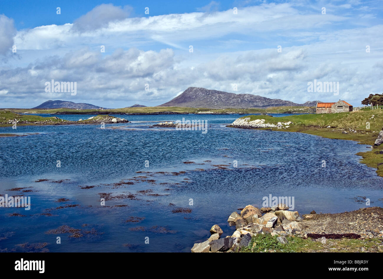 Eaval (347 m) auf North Uist aus Grimsay äußeren Hebriden Schottland gesehen Stockfoto