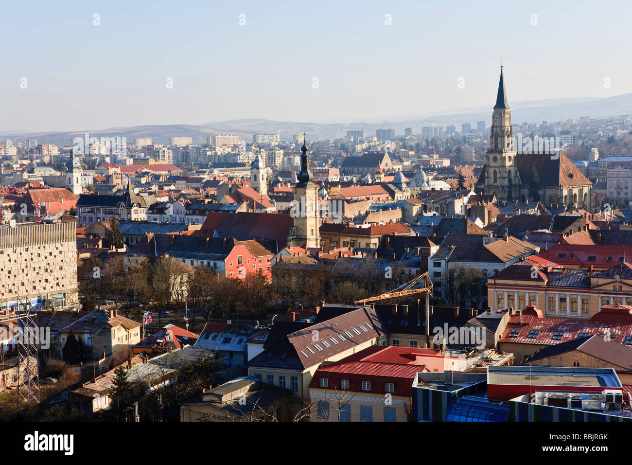 Blick auf den Mittel- und Süd-östlichen Teil der rumänischen Stadt Cluj Napoca, Siebenbürgen, Rumänien. Stockfoto